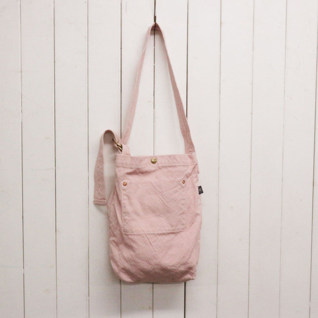 【US限定】 VS PINK ★2色 ツルツル素材 ダフルバック★ 2wayバッグ型シールバインダー 各1100円 キープ受付中